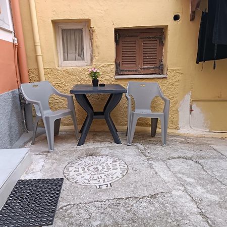 Newly Renovated Apartment Next To The Port Mantouki Екстер'єр фото